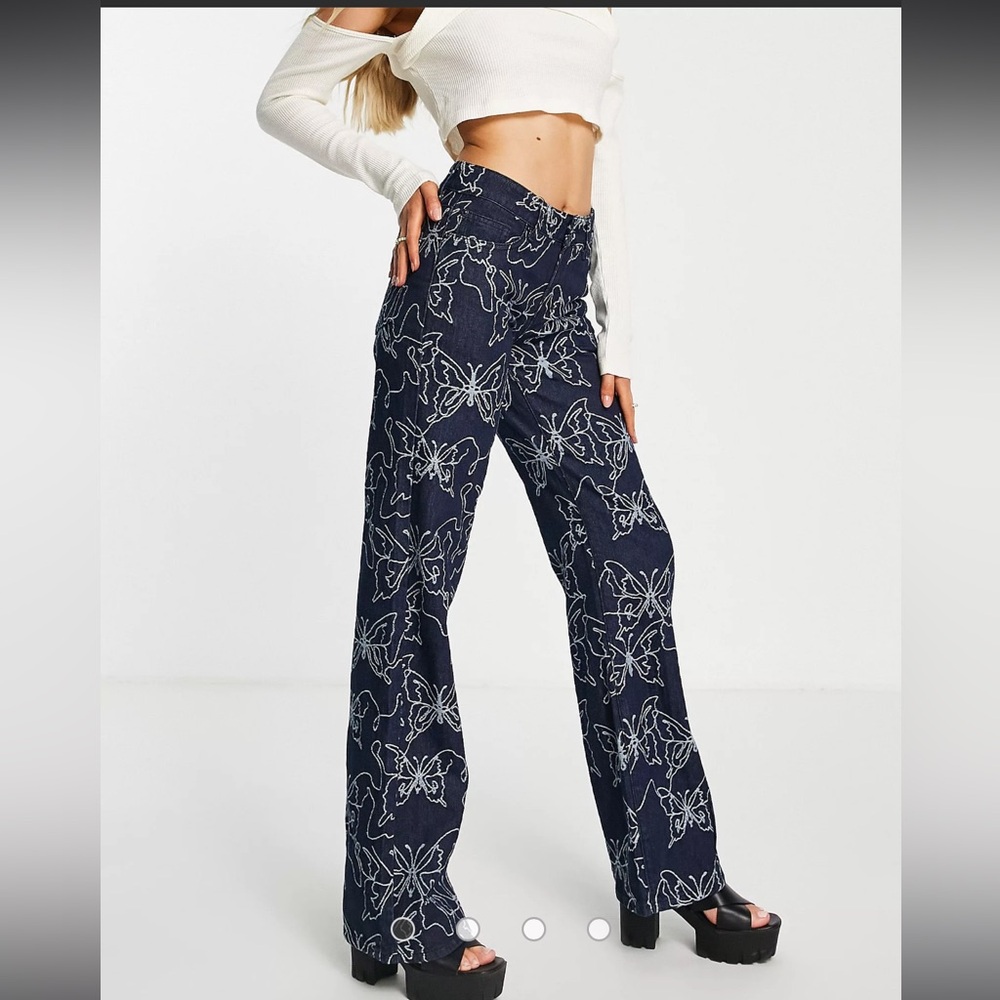 Jaded London low-rise boyfriend fit denim jeans in embossed butterfly size W25 - Picture 2 of 9